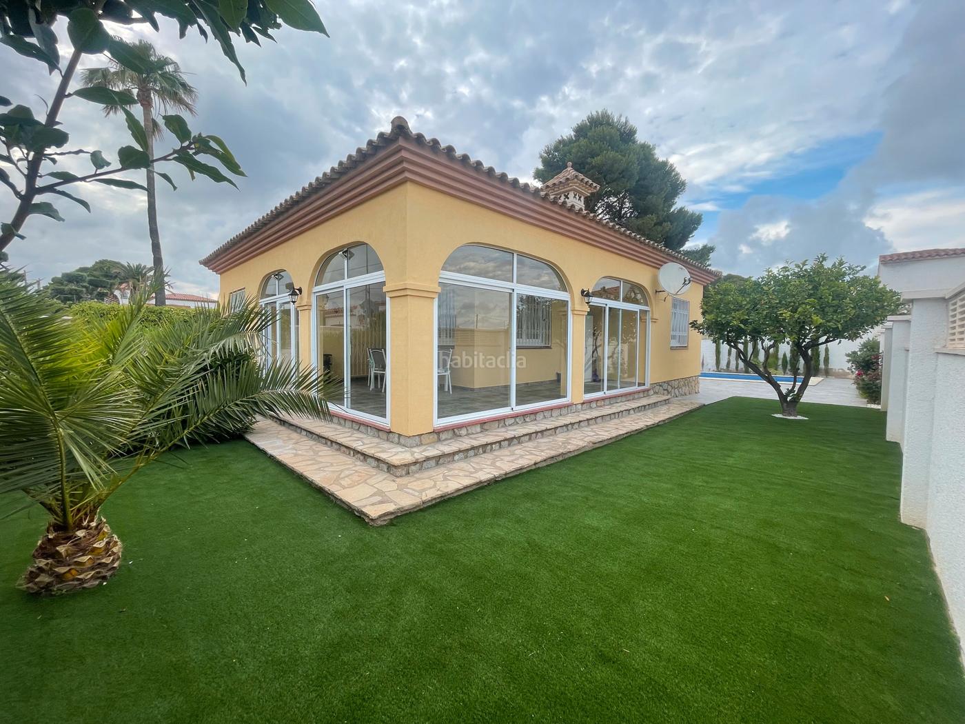 Impresionante chalet independiente en Miami Playa