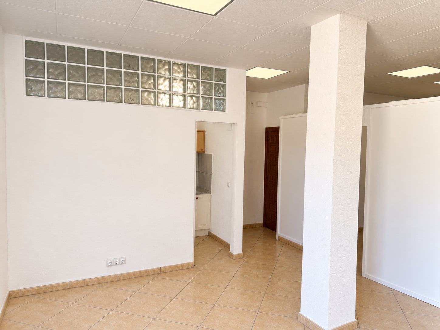 ++ Eck-Gewerbelokal im Erdgeschoss im Zentrum von Miami Platja ++ - Image 3